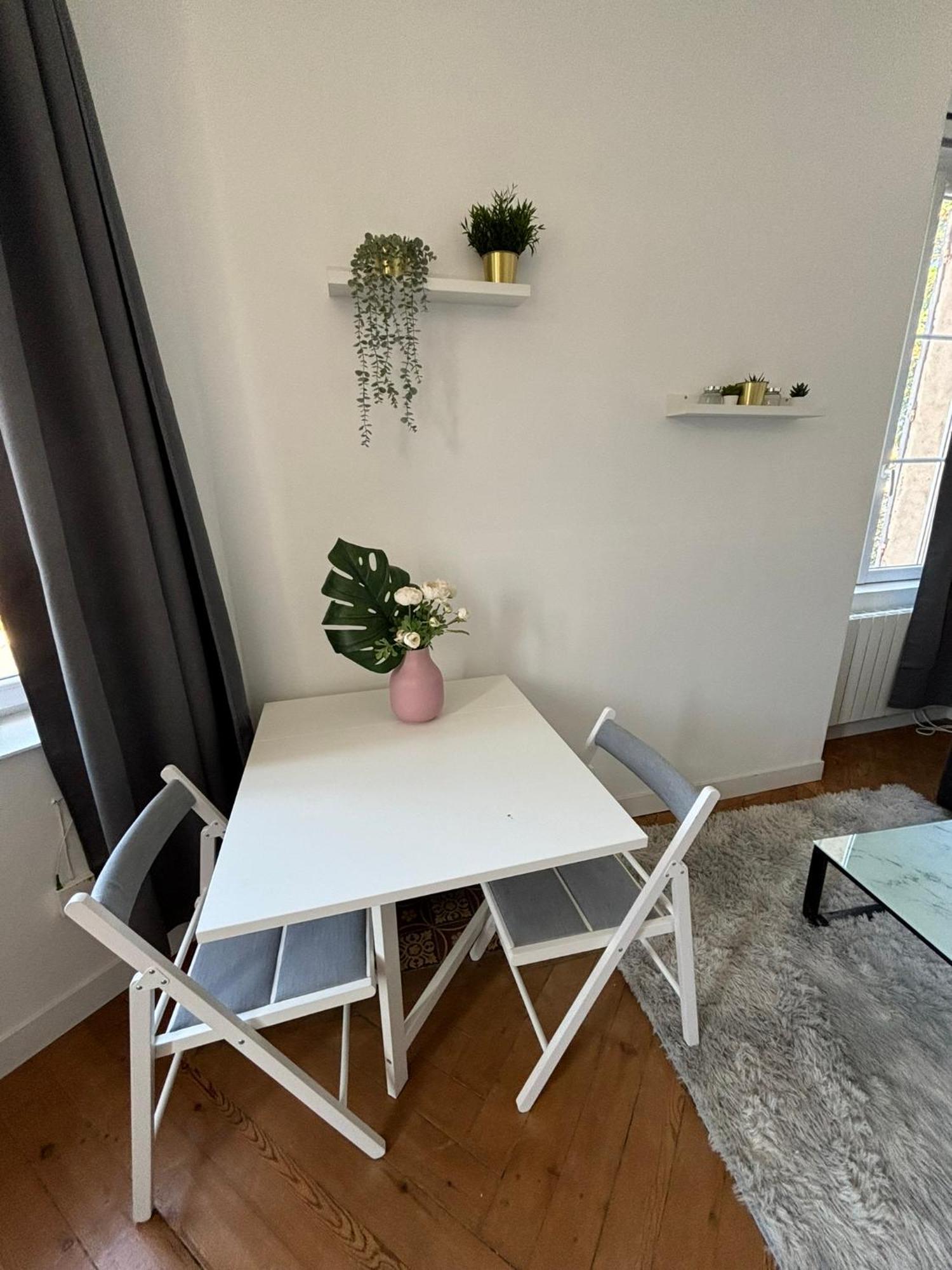 Grey Cosy Apartment Louviers